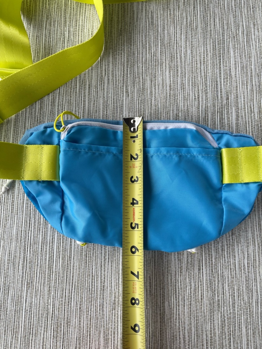 Hoka Adjustable Belt Fly Human Fly Running Waist Pack in Blue and Neon Yellow - Picture 13 of 15
